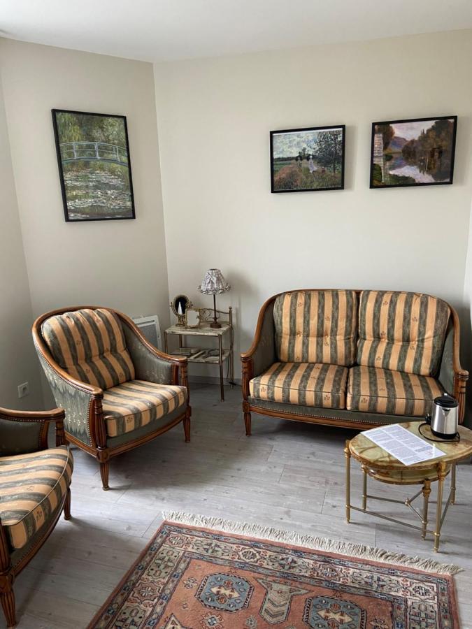 Les Chambres De L'Aigronne Le Petit-Pressigny Exterior foto